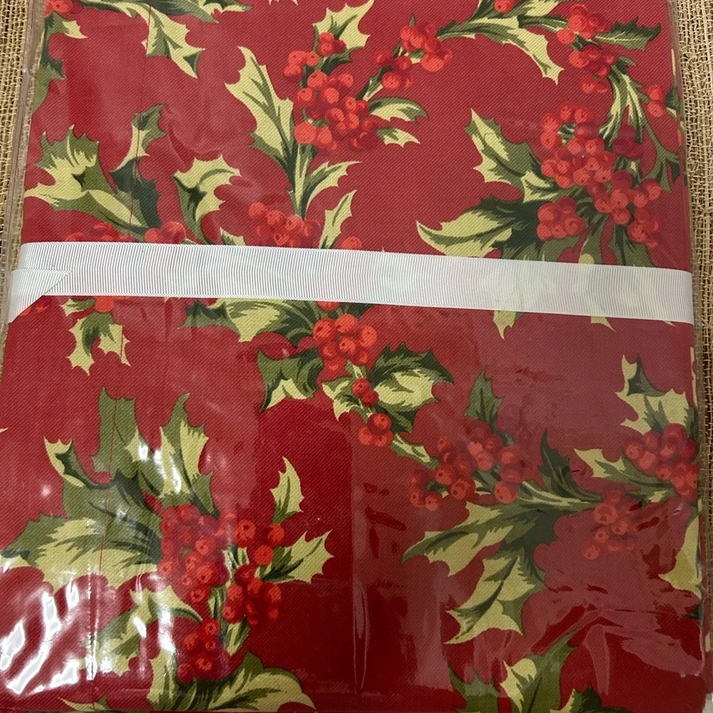 Zina Vasi Christmas Red Hollyberry Collection 70” x 90” Cotton Tablecloth. NWT